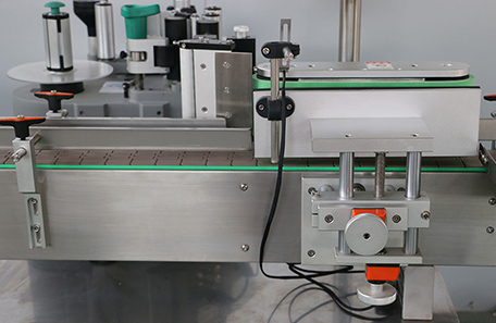 小圓瓶貼標(biāo)機(jī)