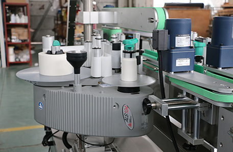 橄欖油雙面貼標(biāo)機(jī)