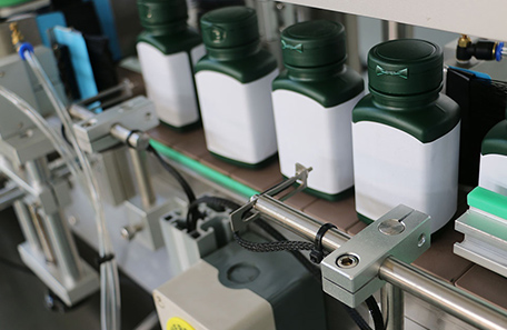 橄欖油貼標(biāo)機(jī)