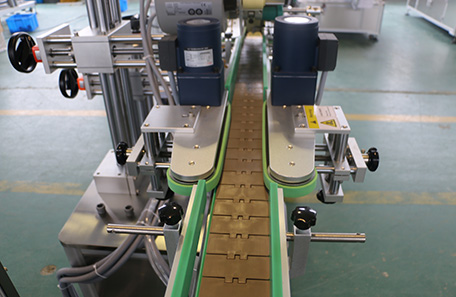 上下面兼?zhèn)让娌桓赡z貼標(biāo)機(jī)