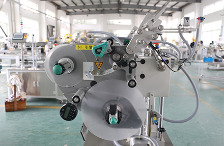 四標(biāo)站不干膠貼標(biāo)機(jī)