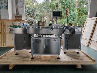 2025.10.16俄羅斯立式圓瓶貼標機+轉盤2臺